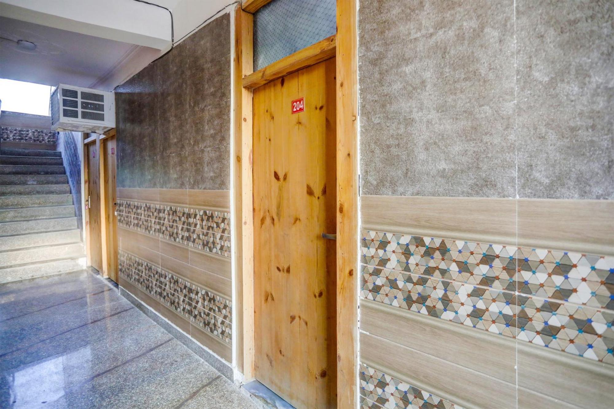 Umen Hotel Nearest Sector 66 Noida Exterior photo